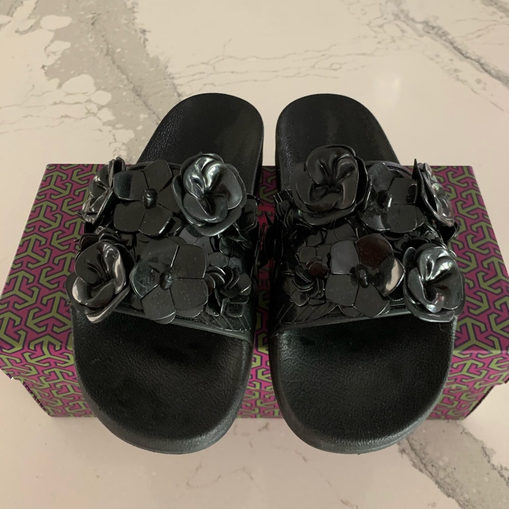 Blossom Slide Sandal (Black)